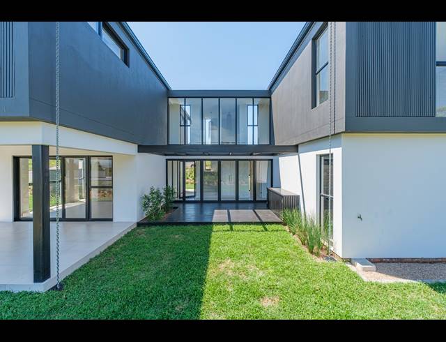 4 BEDROOM HOUSE FOR SALE IN SHEFFIELD BEACH